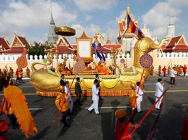 Thousands of Cambodian monks turn out to honour king -  Mak Remissa, EPA